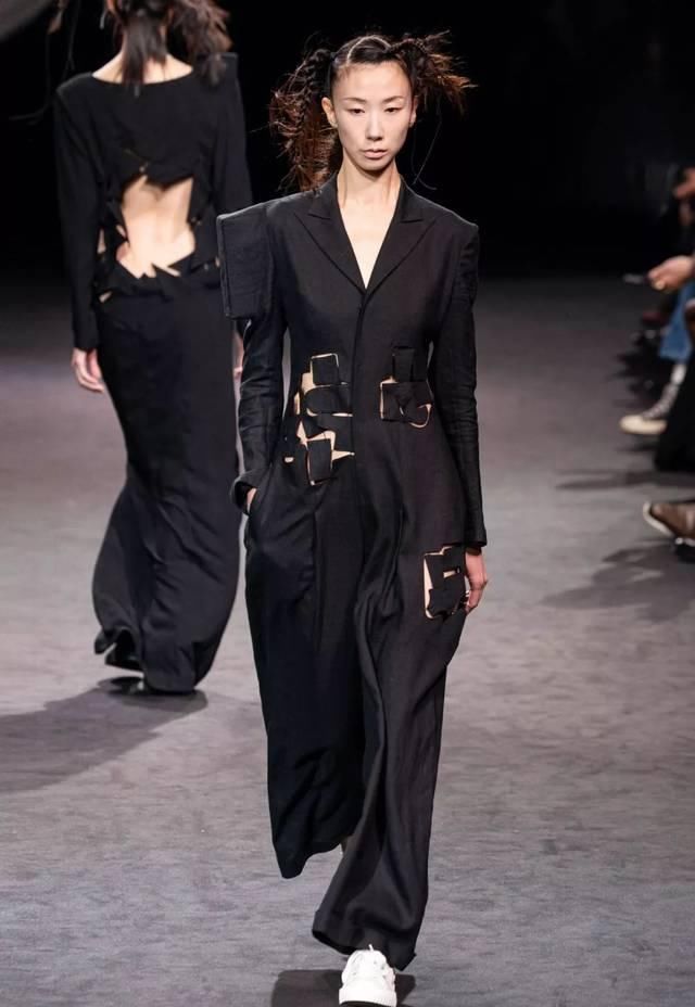 时装秀：Yohji Yamamoto 2020 春夏时装秀：山本耀司的黑色诗意想象
