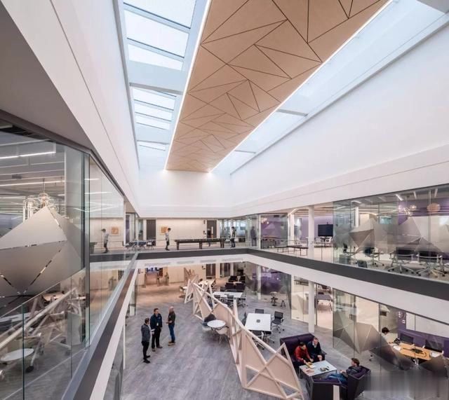  [建筑]国外科技园：立面结合被动式设计，用“硅”铝翅片，节省25%能源