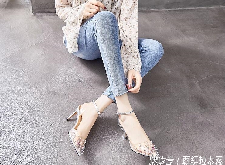 「圆钉」透明水晶高跟鞋,显女性的时尚性感