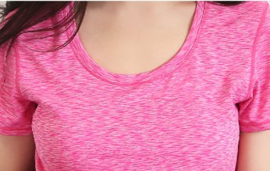 健身房的妹子真会穿，紧身健身服勾勒腰线，让你在人群中耀眼夺目