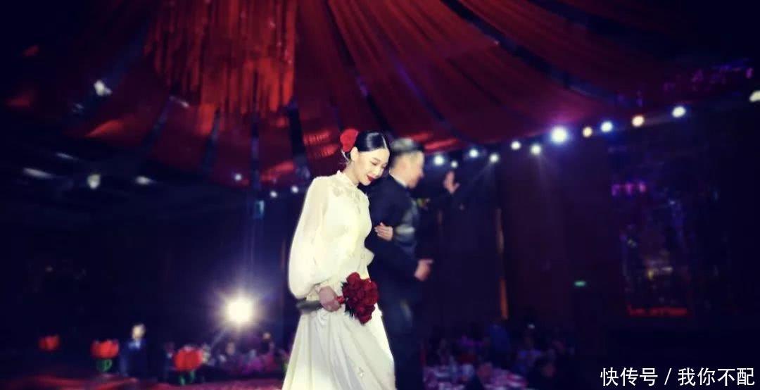  「来宾」她用一件其他新娘不会穿的婚纱，惊艳了在场所有的来宾