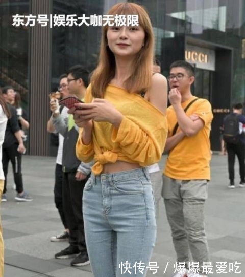 『短袖』街拍:兰质蕙心的美女,一条黑色短袖配黑色短裙,时尚优雅女人味