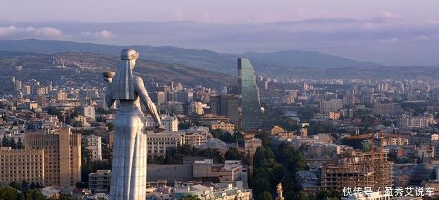 亚洲小国物价比越南还低，月薪就能买汽车，但去旅游的人很少！