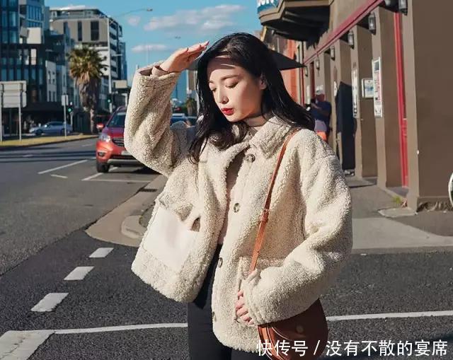 『舒适』羽绒服已经过时了!今冬时兴“羊羔毛外套”,减龄保暖又显瘦!