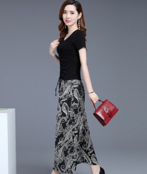 忒嫩了!大嫂这样穿，去补习班接7岁侄子，老师以为是姐弟