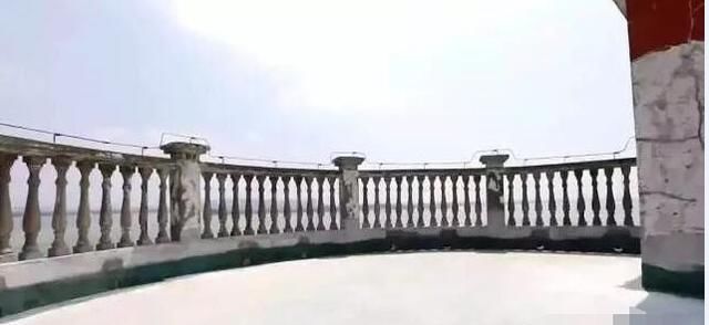 设计师■新婚夫妻40万买180°湖景房,奇葩结构吓跑装修公司,无人敢接手