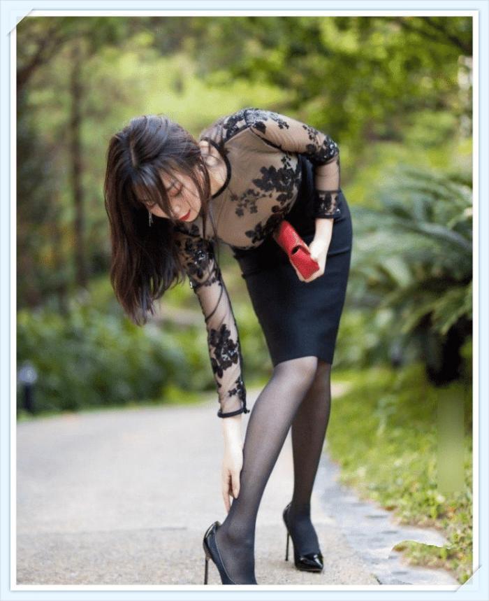 跑步|街拍:阿姨到底咋想的,穿这么高的鞋子去跑步,很容易掉链子吧?