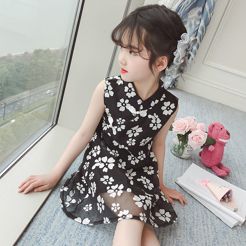 如果有可爱的女儿，一定要给她准备这样的旗袍装，尽显气质淑女范