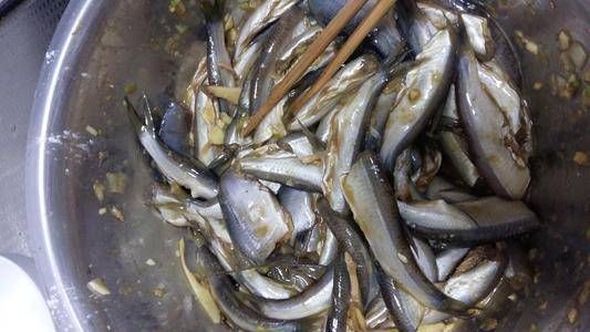 『小瞧』别小瞧餐条,拉白条也是一件颇有技术含量的事
