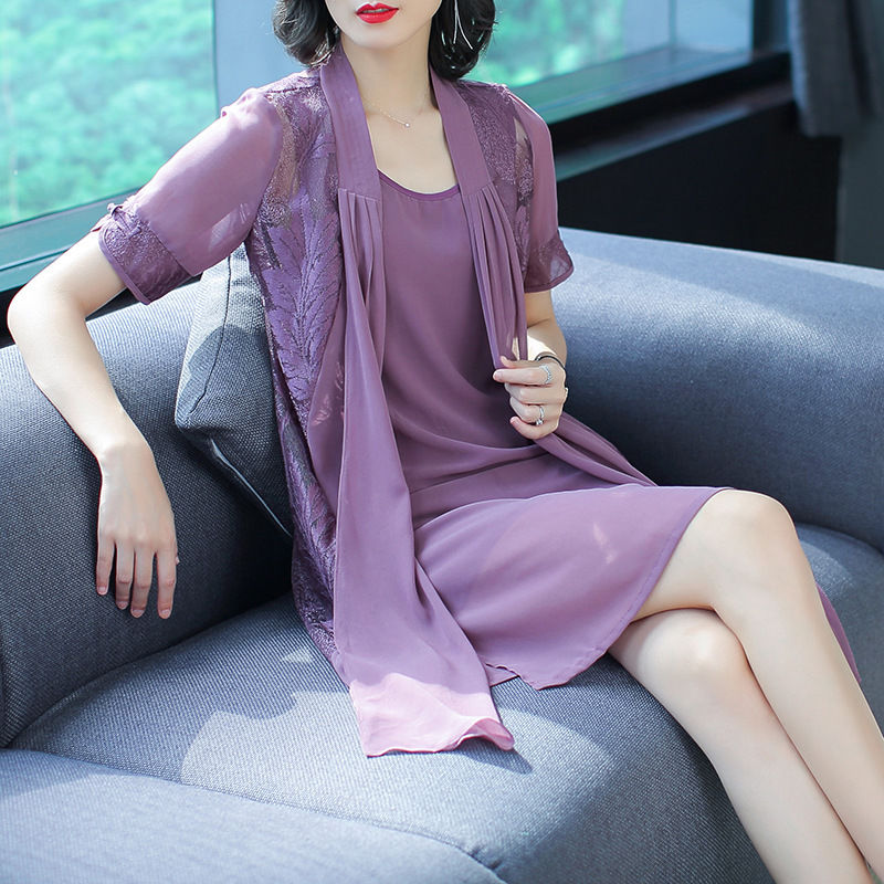 显气质的一款连衣裙，赚足回头率，充满了时尚优雅的美感