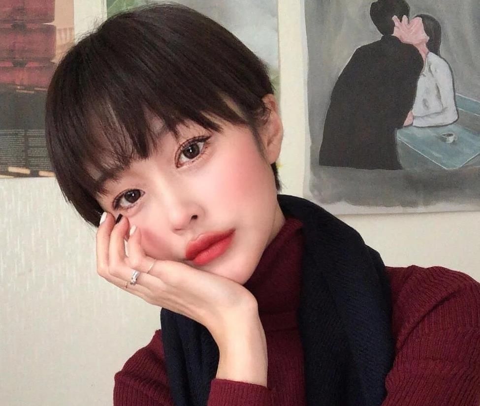  「适合」方脸和大脸最好不要有这三种大发型，这样会对脸值影响太大