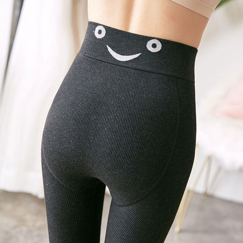 今秋流行穿打底裤，难怪老婆不穿牛仔裤，遮肉显瘦还很时髦