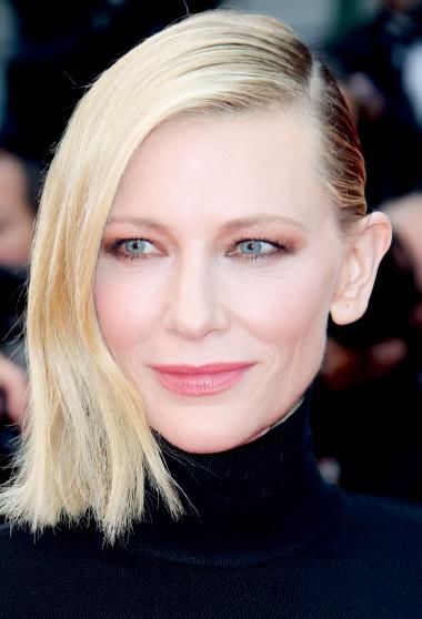 想咬自己的嘴唇一口