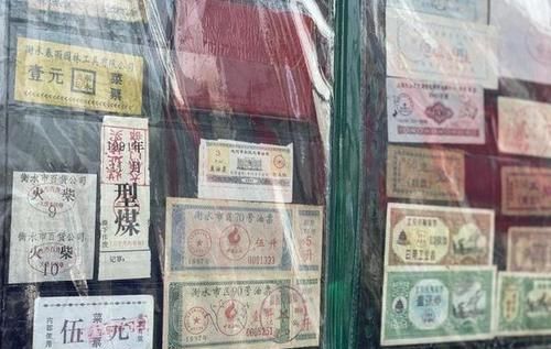  「硬板」三块钱的纸币、硬板火车票你见过吗？山东七旬老人50年