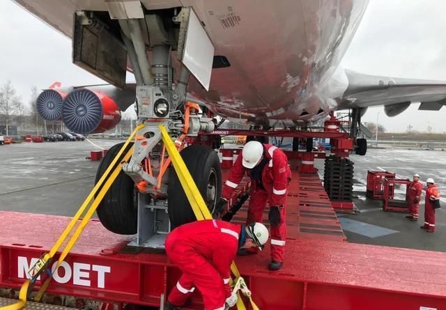 如何将波音747安全的送到酒店？看看Mammoet 1060马力SPMT的威力