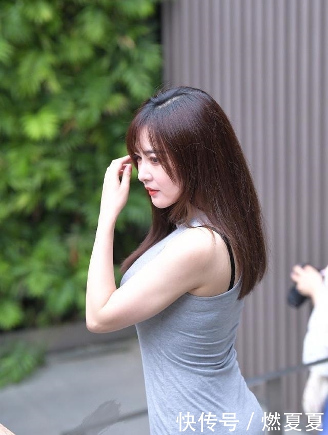  「连衣裙」看上去很紧身的连衣裙，胖姑娘说：我们一样很漂亮