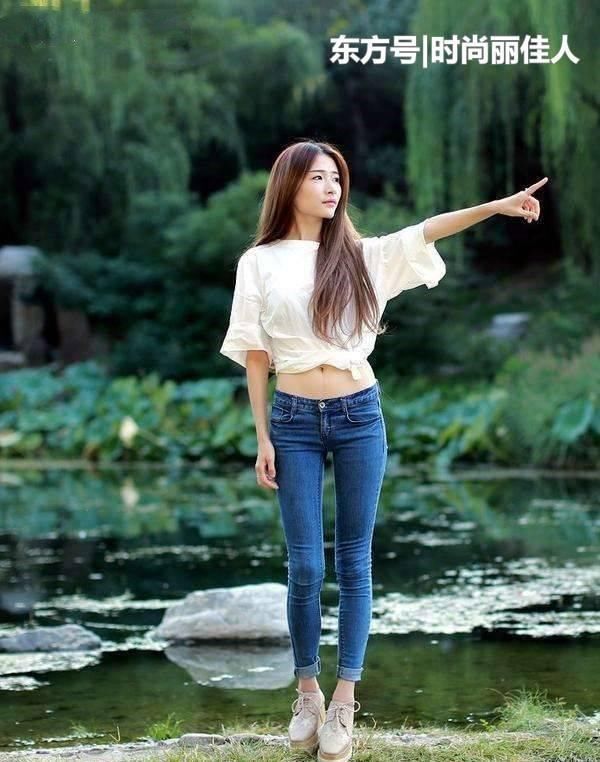 紧身裤:女人都爱紧身牛仔裤,修身显瘦,搭配高跟鞋更加精致