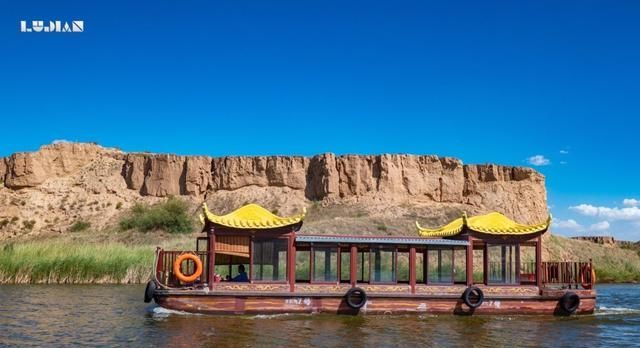 这个美丽的湖泊很低调，隐藏在宁夏银川的峡谷断崖间