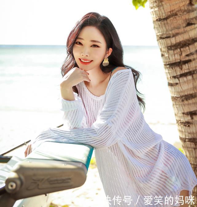 娇美女模来到泰国，就在普吉岛拍摄写真，白色衣服显气质