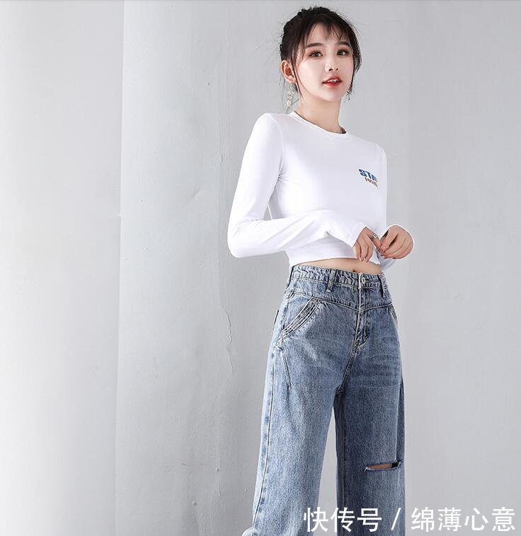 『舒适』别打扮的那么老,看我闺蜜身上穿的破洞牛仔裤,减龄又俏皮
