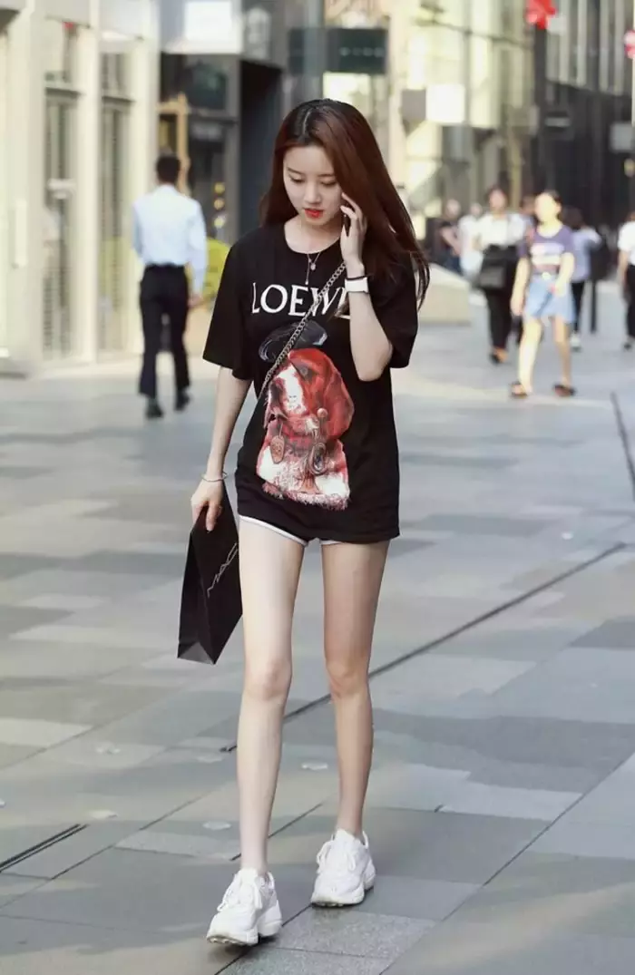 街拍，时尚的前提是要穿对，穿对了便宜的衣服也能穿出高贵气质