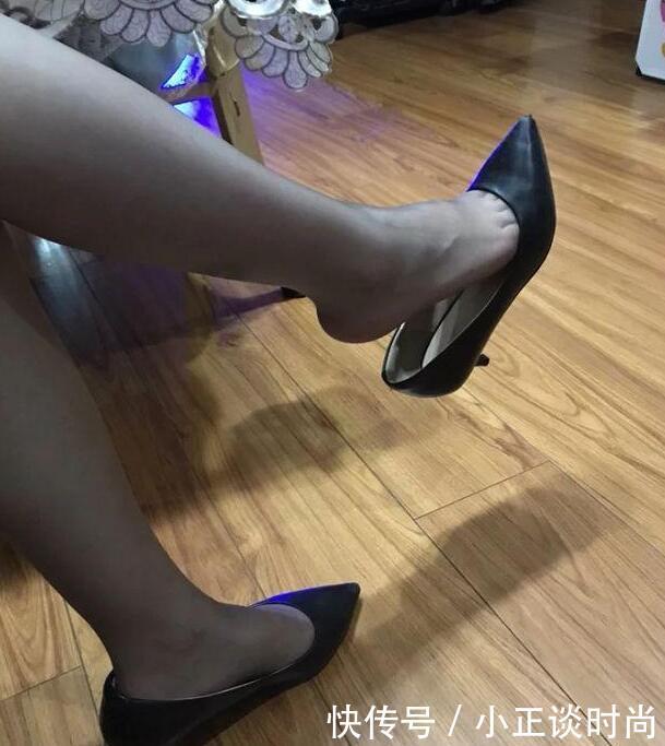 前卫尖头细跟高跟鞋,展现出迷人美腿,提升女人魅力指数!!