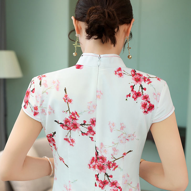 让60后女人情有独钟的旗袍裙，又出新款了，高贵还显气质