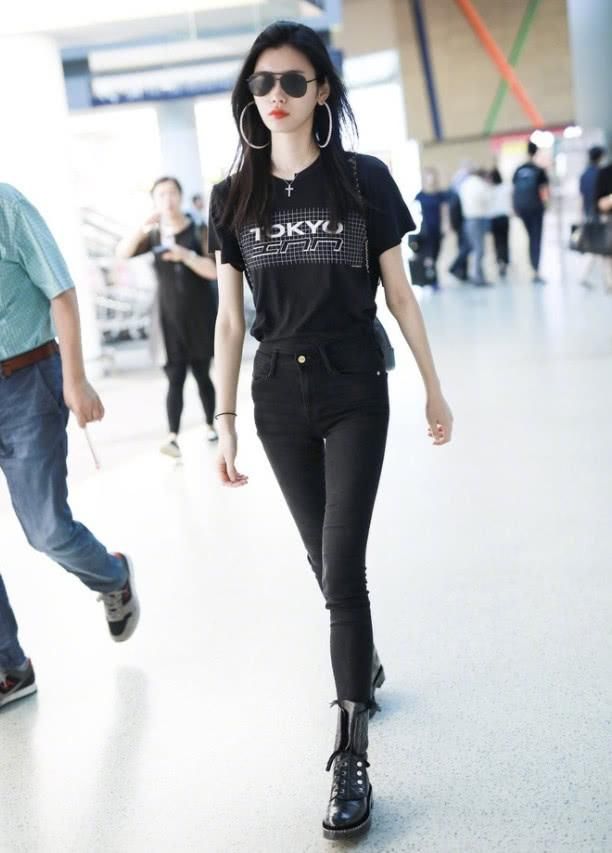 奚梦瑶厉害了，耳环比脸还大，网友：身材真的是太好了