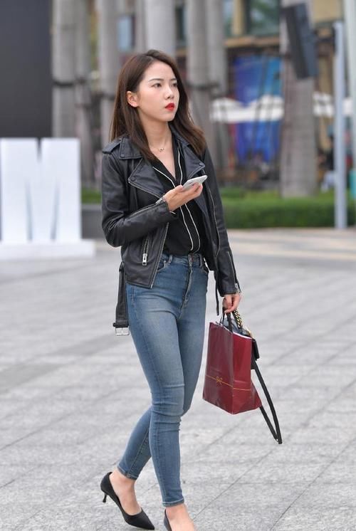  『舒适』牛仔裤带来时尚魅力，展现精致身材线条，松秀出女人的美！