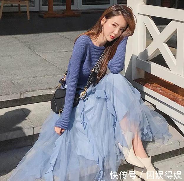 皮肤:建议皮肤黄的女性,春夏多穿这3个“高级色”,减龄显白显气质好