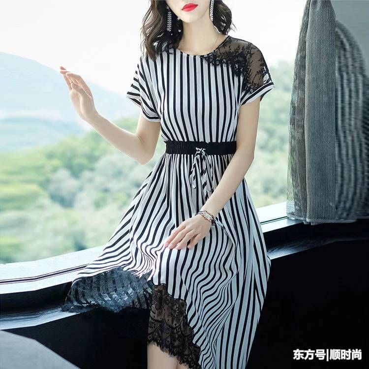 甜美动人的雪纺连衣裙，凸显修长身材比例，美嫩年轻，气质出众