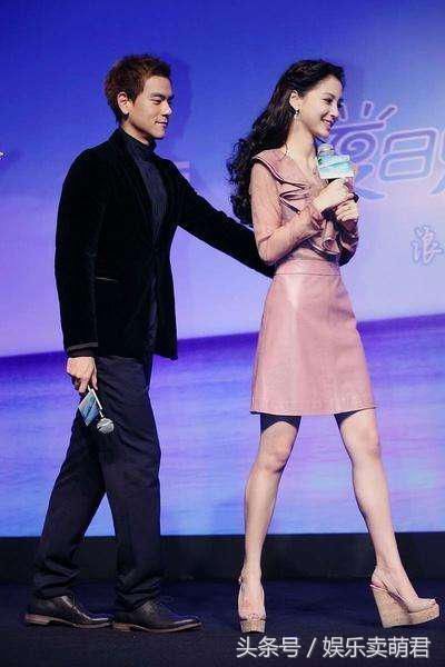 原来baby喜欢穿这样的高跟鞋，网友：看着就脚疼，不怕崴脚吗？