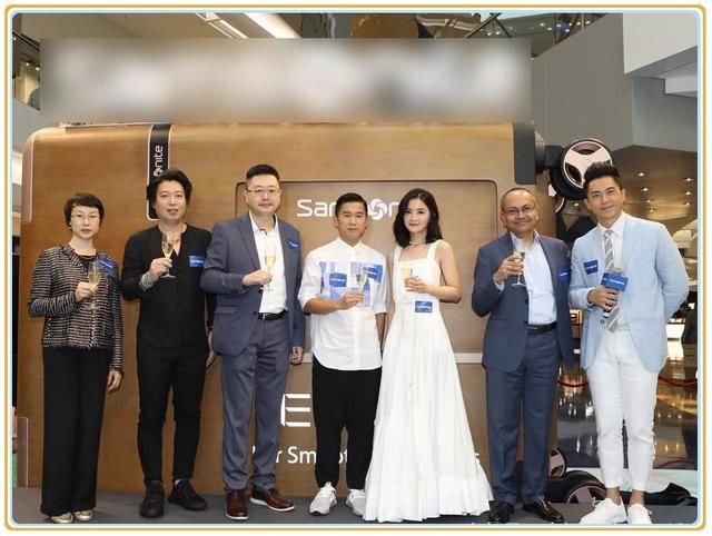 当90斤阿Sa和96斤高圆圆同穿吊带裙，才发现微胖这么占优势