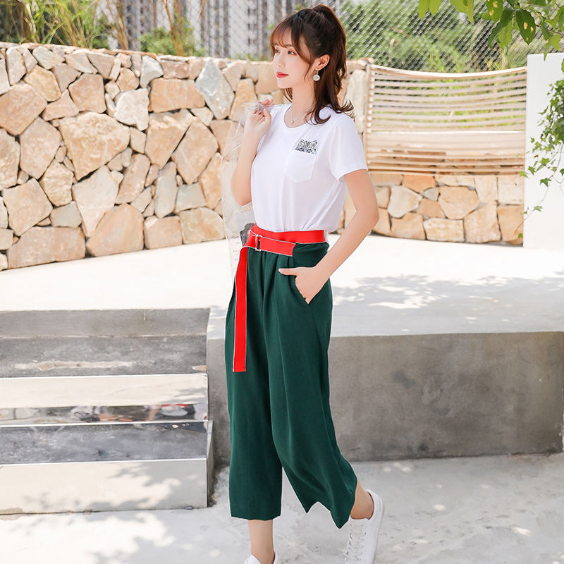 30+女人别再T恤牛仔裤，土爆了!学穿晚晚风套装，轻松做女神