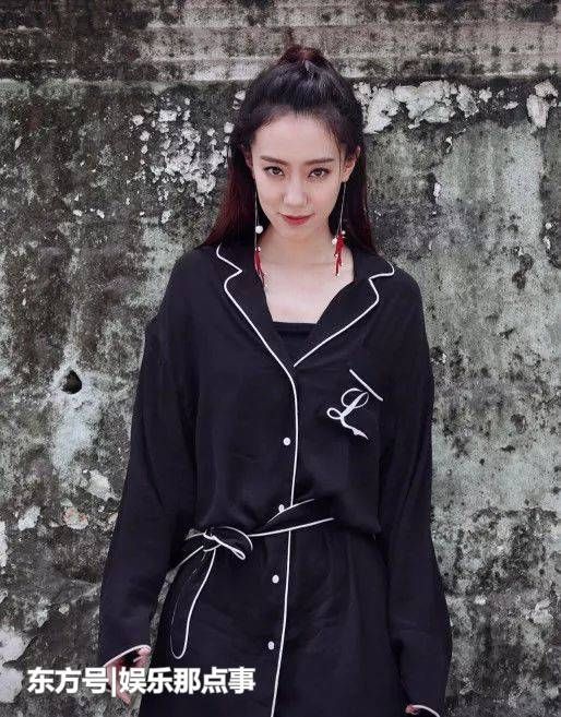 她是杨幂曾同班同学,却沦落到被贾玲当女配,捧不红因长得太美