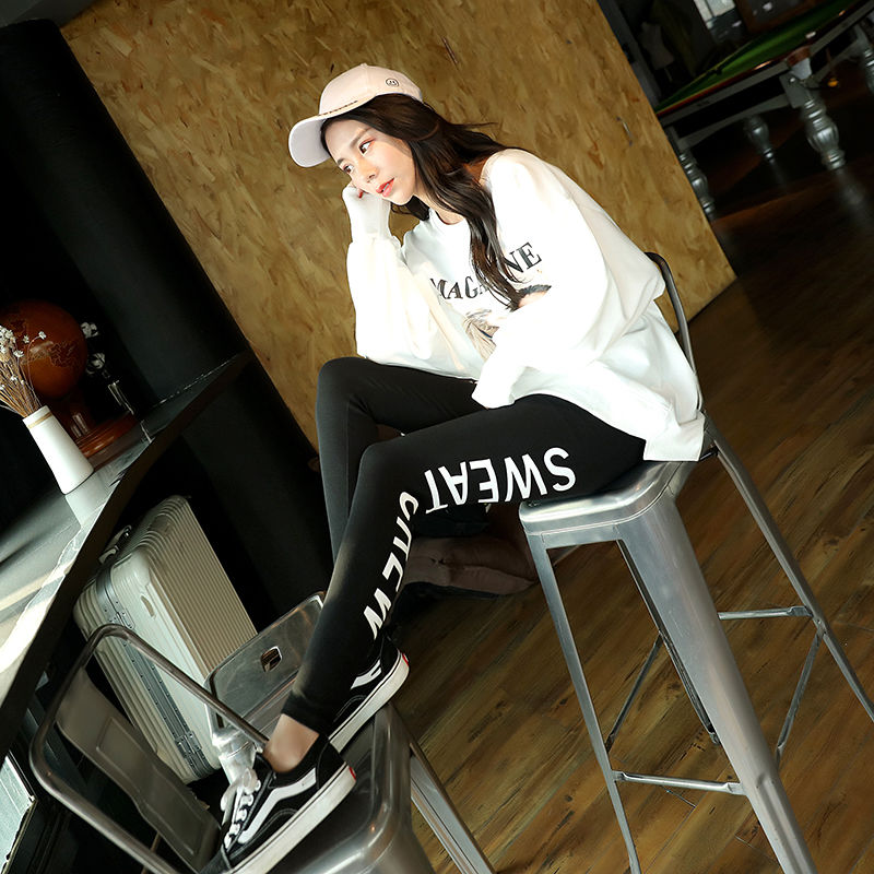 今年流行的打底裤，显瘦又百搭，青春活力显著