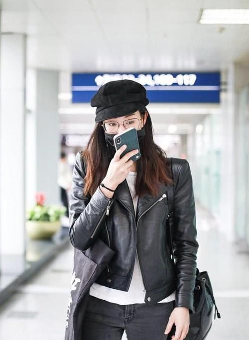 「小皮衣」张钧甯撞衫自己,除了靴子以外都没变,女明星的时尚预算也太节约