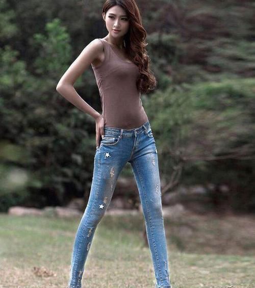  气质|美女穿上牛仔裤！不仅显气质而且更能展现身材，年轻时尚又减龄