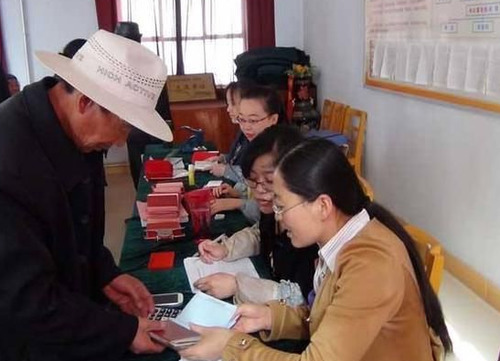 农民养老金该不该上涨？专家的建议，说到了农民心坎上