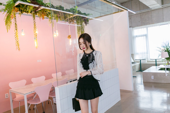 女神孙允珠，天鹅堡织花蚕丝宫廷花缀洋裙