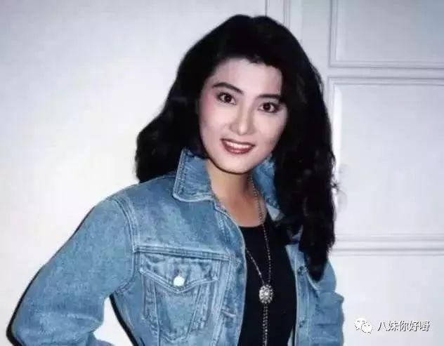 男友当街蹭臀还发不雅视频威胁、睡完闺蜜又偷钱，女神的烂桃花还