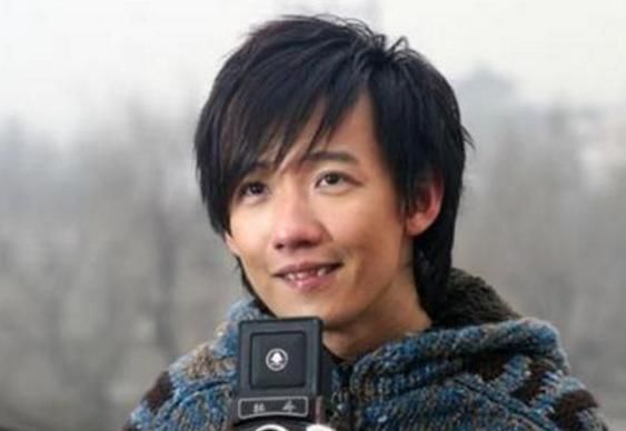  『依旧』曾借100万整牙, 拍电影欠债几百万被妻子抛弃, 41岁俊帅依旧
