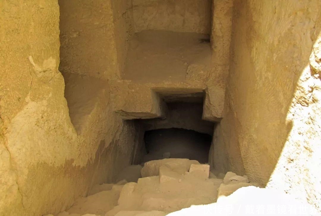 不敢相信，我发现了一个金字塔的神秘入口