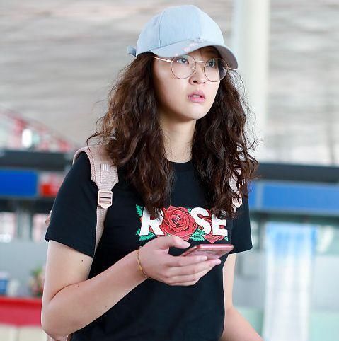 惠若琪还嫌身材不够好,穿这么紧的裤子也不勒