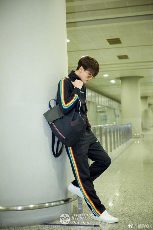 景甜、孟美岐、何穗看秀都能气场全开