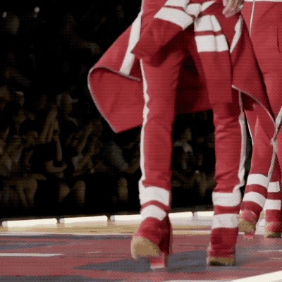 看热闹 | 这些人跑到黄浦江边比谁钻石大，你猜比伯嫂的排第几?