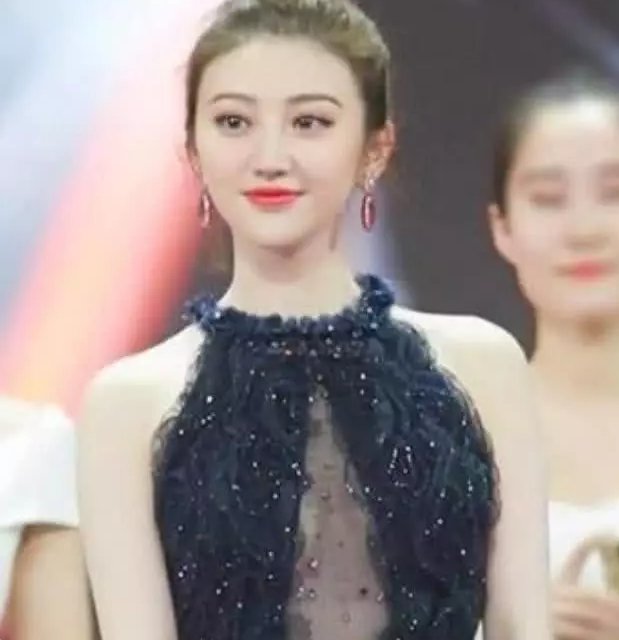 景甜咋啥都敢穿?一身镂空长裙身材尽显，网友:张继科有福了