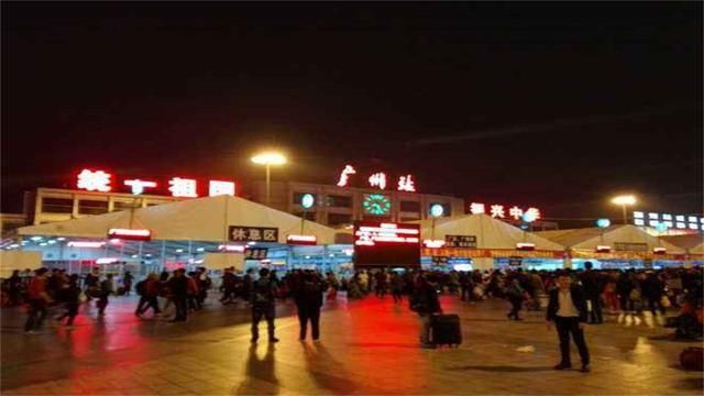 中国最爱国的火车站，八字标语屹立40年，网友：绝不能换！
