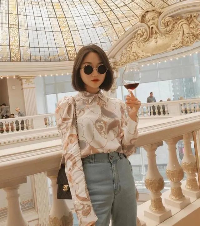  气质@早春流行一种穿法,叫“衬衫+阔腿裤”,气质又显瘦,明星都爱穿