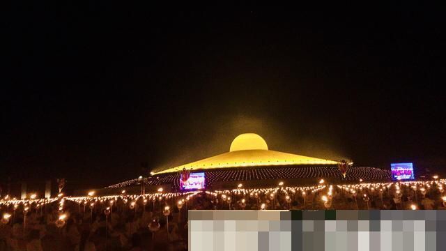 世界上最大道场，建于沼泽之上，供奉百万尊佛像